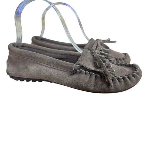 Minnetonka Moccasin Kiltie Slip On Loafers Flats Gray Suede Leather Womens 6.5 - Picture 1 of 16